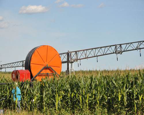 電動(dòng)噴灌機(jī)節(jié)能高效，農(nóng)田灌溉必不可少